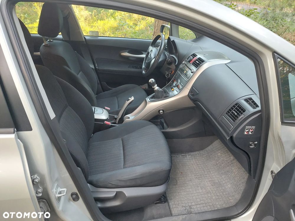 Toyota Auris 1.6 Premium - 8