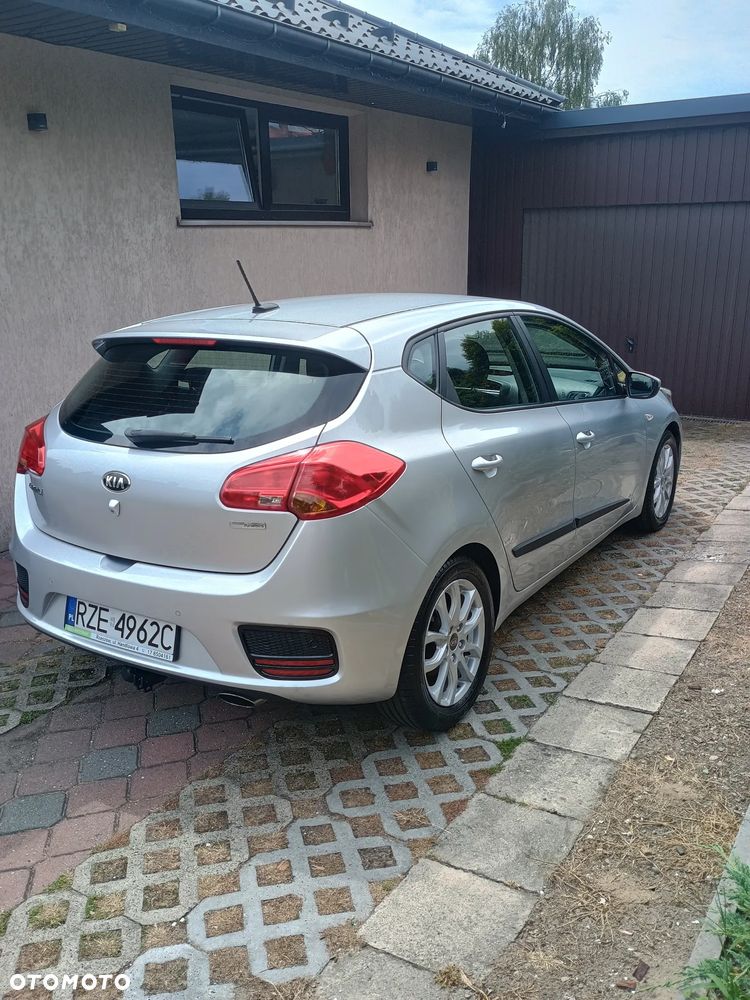Kia Ceed 1.6 CRDi 136 ISG Dream Team Edition - 3