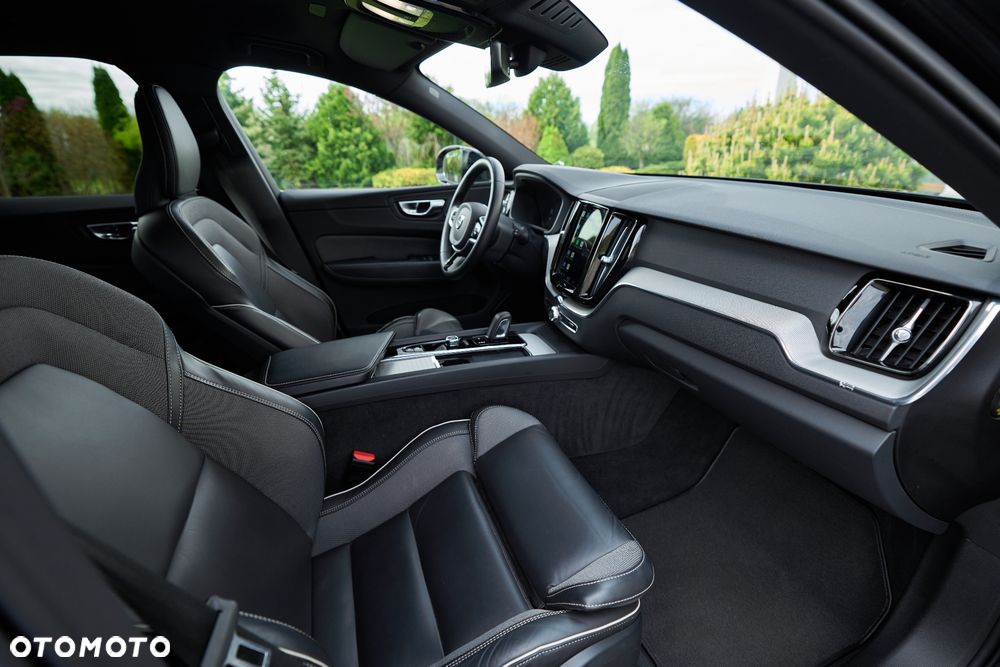 Volvo XC 60 B4 D R-Design - 31