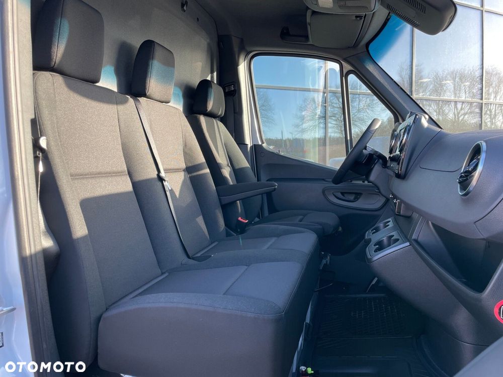 Mercedes-Benz Sprinter 319 CDI Reflektory LED Hak Tachograf - 19