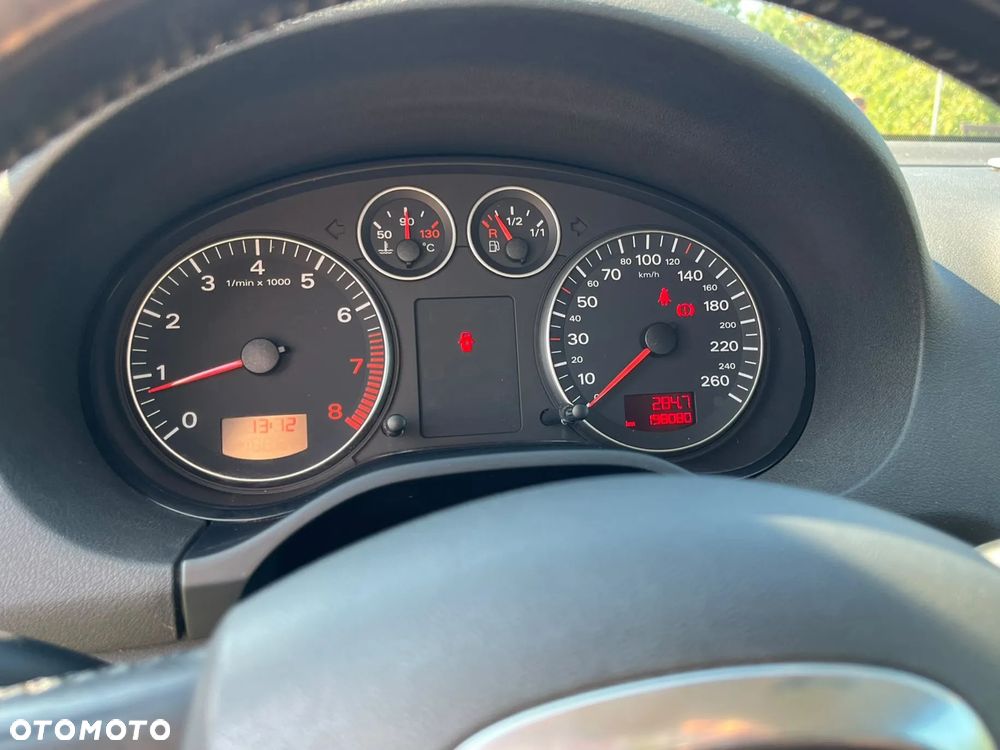 Audi A3 3-drzwiowe 1.6 FSI Attraction - 10