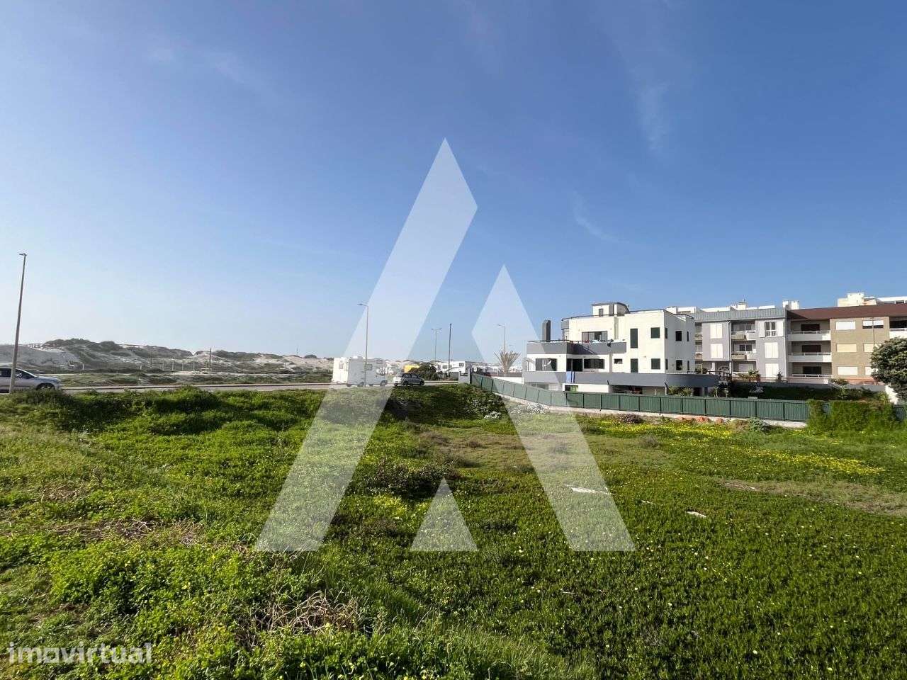 Terreno para construção moradia isolada, vistas para a Praia - Grande imagem: 2/11