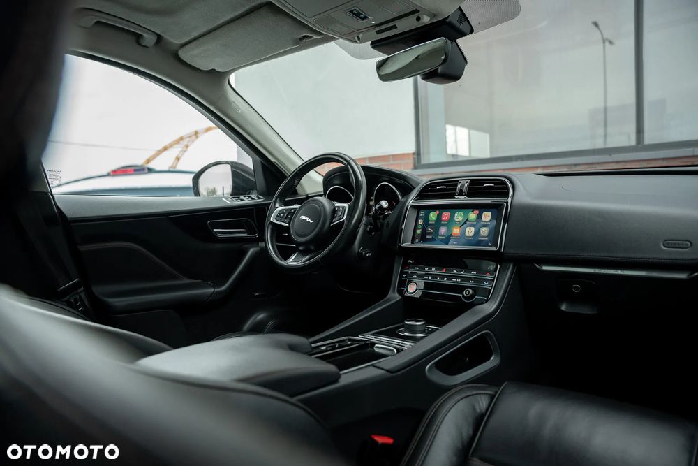 Jaguar F-Pace 25d AWD Prestige - 29