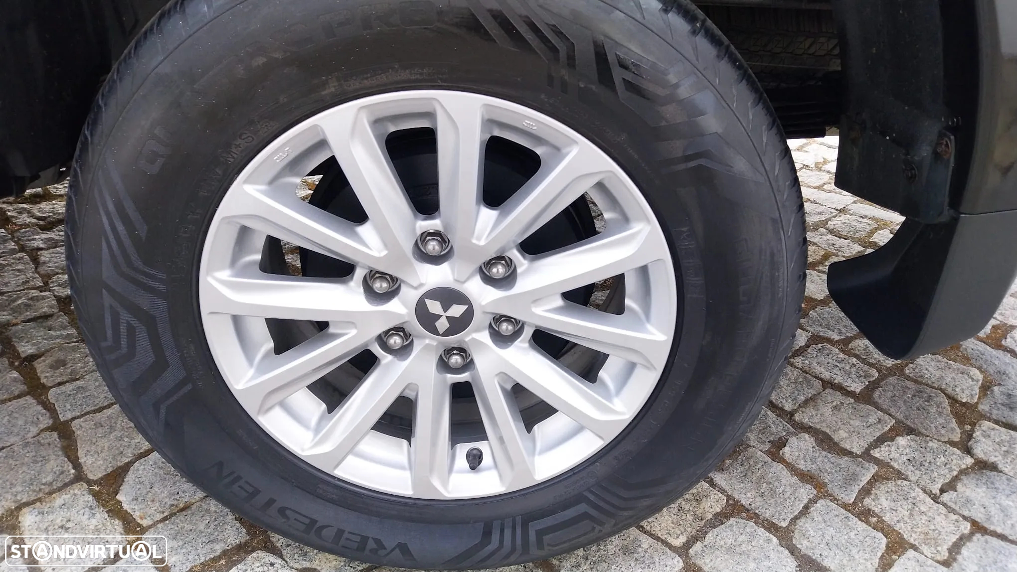 Mitsubishi L200 2.4 DI-D CD Intense Strakar 4WD - 16
