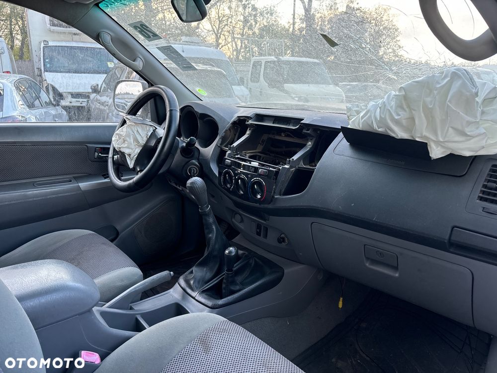 Toyota Hilux 4x4 Extra Cab - 6
