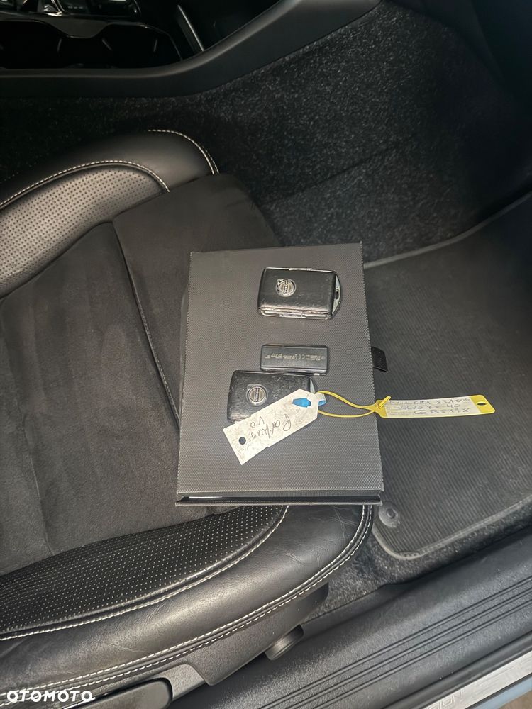 Volvo XC 40 D4 AWD Geartronic R-Design - 19