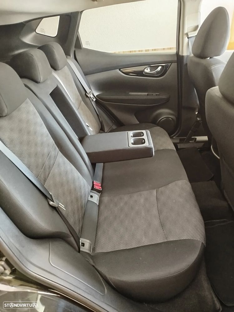 Nissan Qashqai 1.5 dCi N-Connecta 18 - 24
