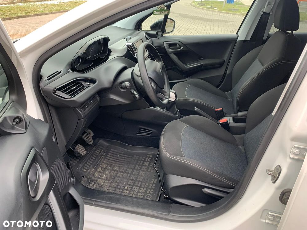 Peugeot 208 - 16