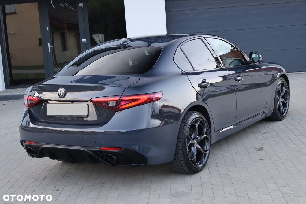 Alfa Romeo Giulia 2.0 Turbo 16V AT8-Q4 Veloce Ti - 4