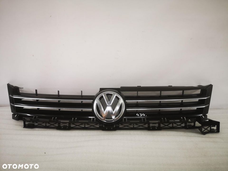 VW CADDY / TOURAN 10-14 ATRAPA PRZÓD / GRILL NR 2K5853651 1T0853651BQ 1T0853653L NR AUKCJI NG434 - 1