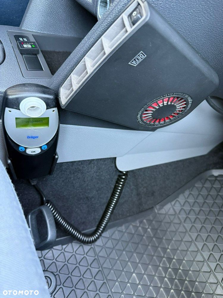 Volkswagen Caddy - 27