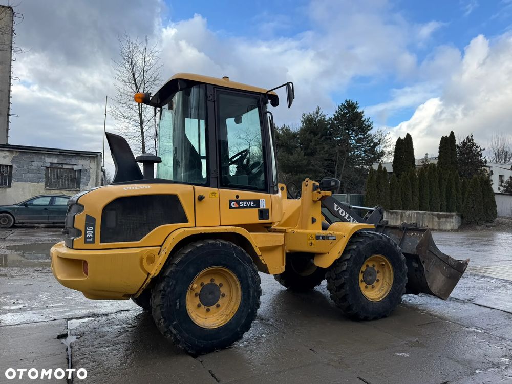 Volvo L 30 G - 12