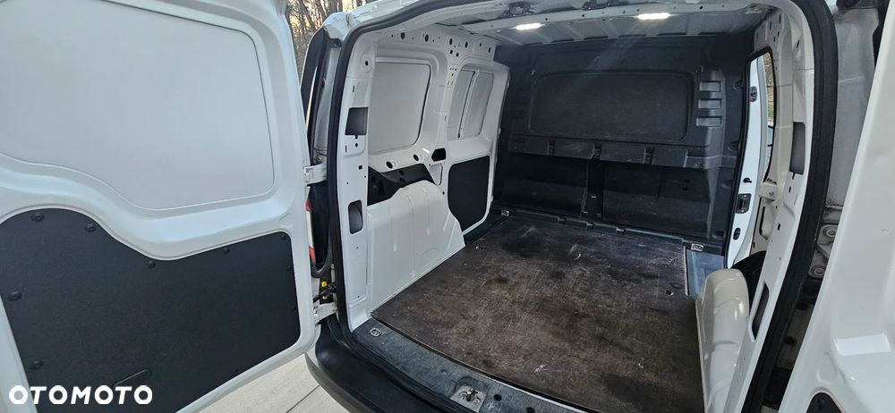 Volkswagen Caddy - 30