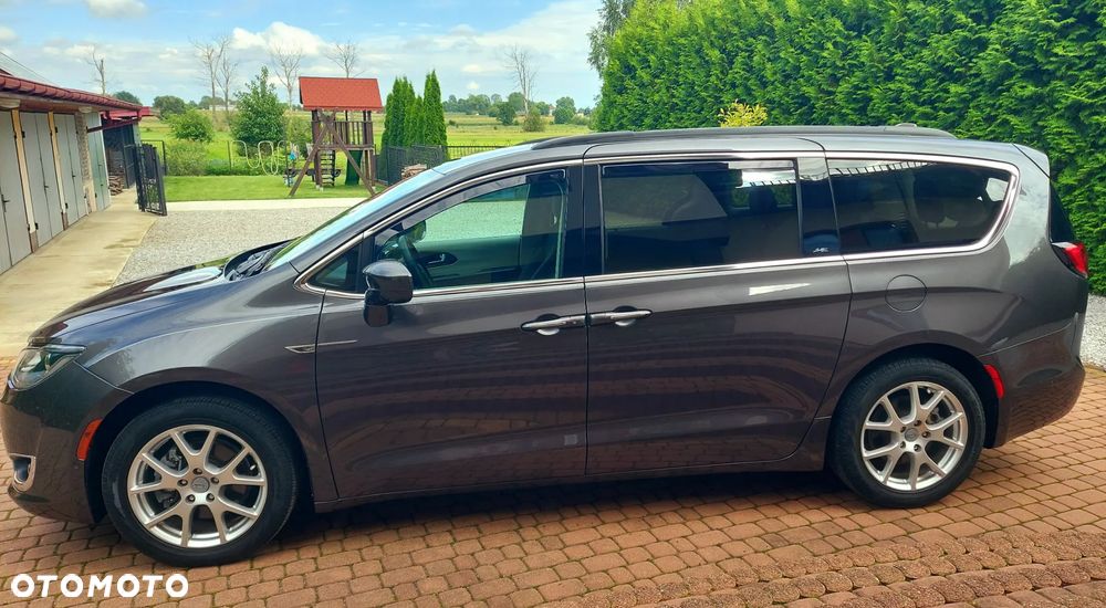 Chrysler Pacifica - 20
