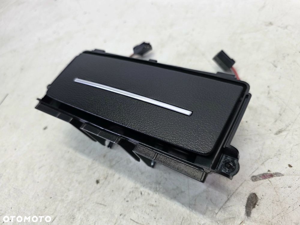 GNIAZDO ZAPALNICZKI TYŁ TUNELU ŚRODKOWEGO AUDI Q7 4M 4M0864061 - 3
