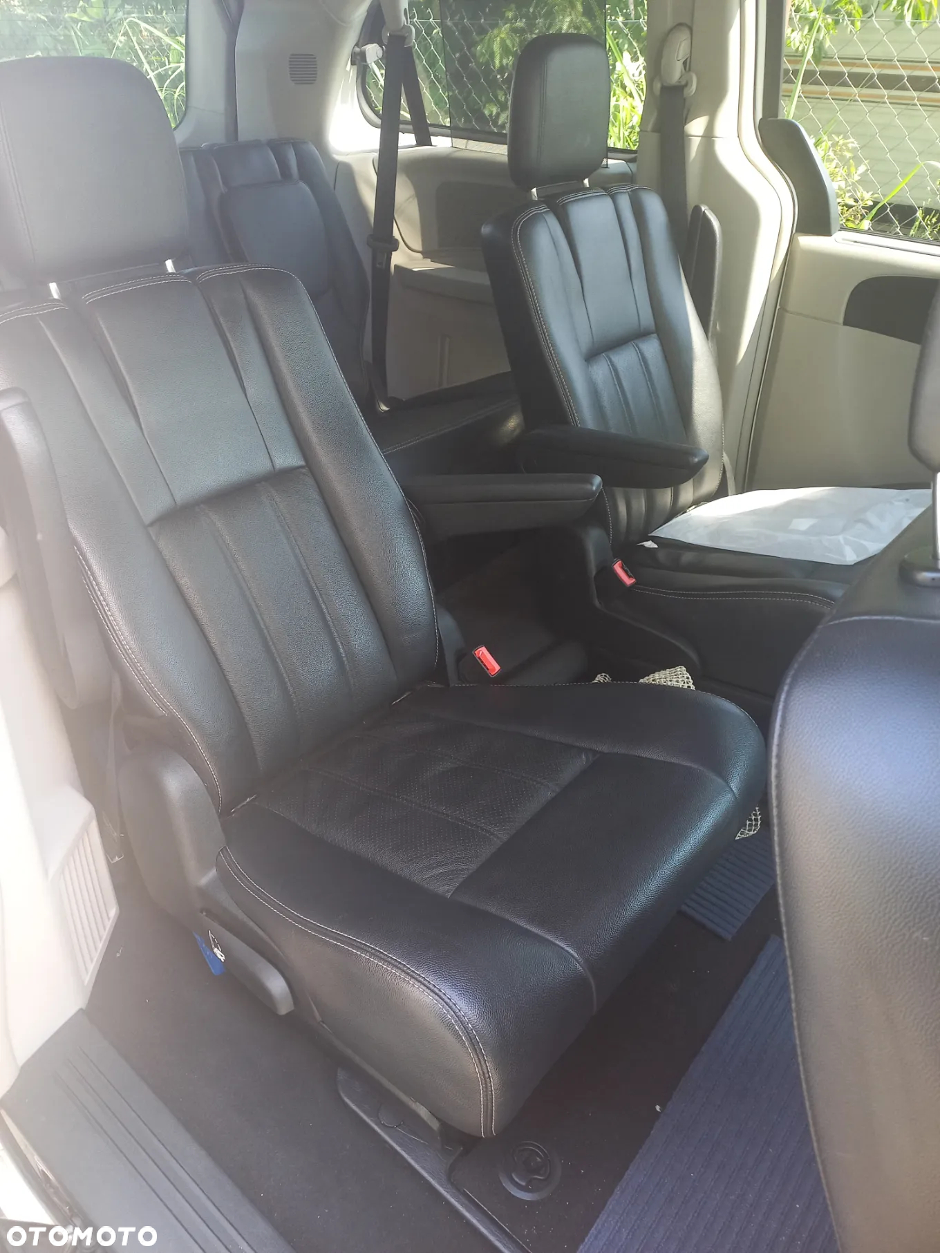 Chrysler Town & Country 3.6 Limited - 10