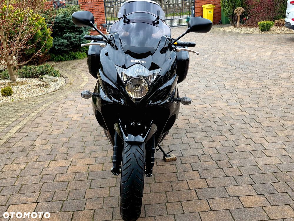 Suzuki GSX - 8