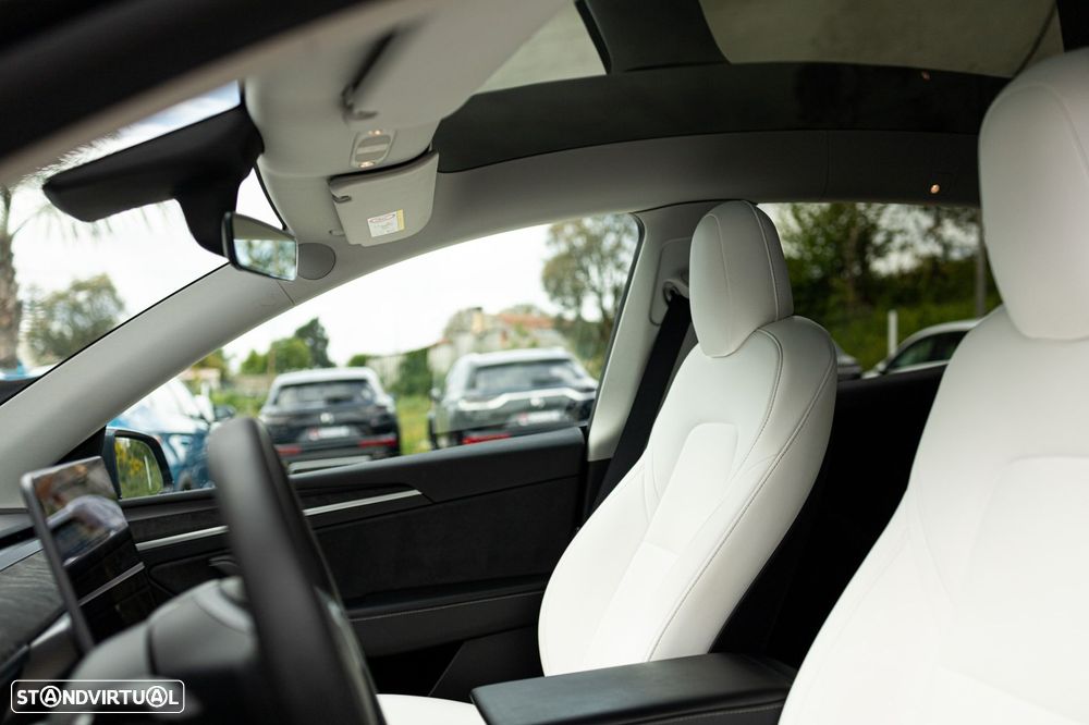 Tesla Model Y Long Range Dual Motor AWD - 28