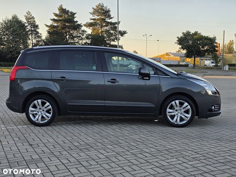 Peugeot 5008 1.6 HDi Family 7os - 8