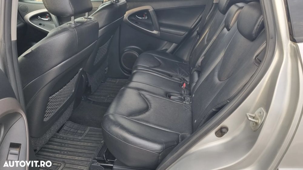 Toyota RAV4 2.2L D-CAT M/T Luxury - 6