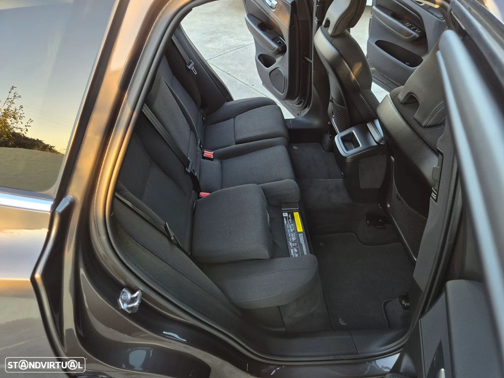 Volvo XC 60 2.0 B4 Momentum Plus - 8