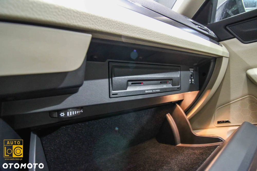 Skoda Superb 2.0 TDI Style DSG - 37