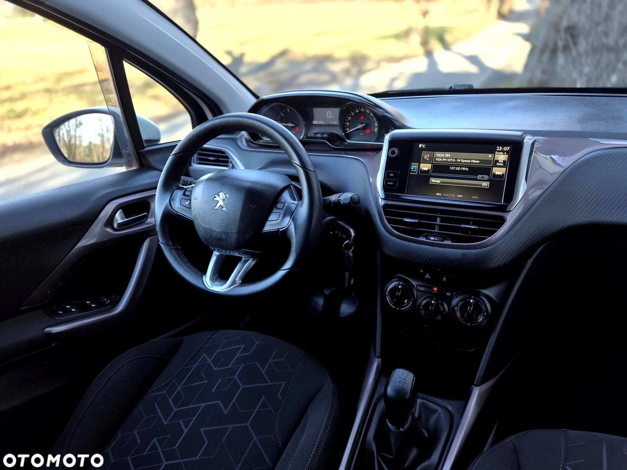 Peugeot 2008 1.2 VTi Allure - 28