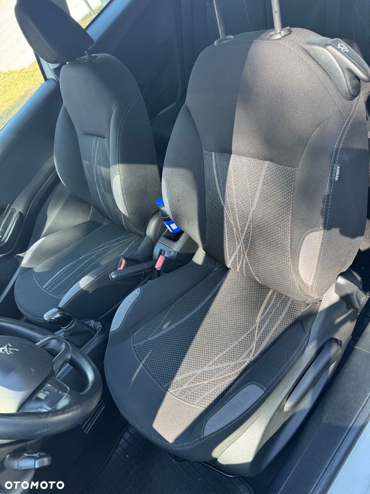 Peugeot 208 - 9