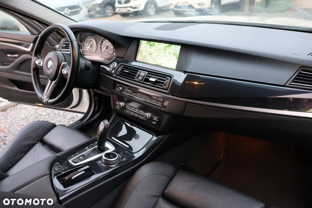 BMW Seria 5 525d xDrive Luxury Line - 12