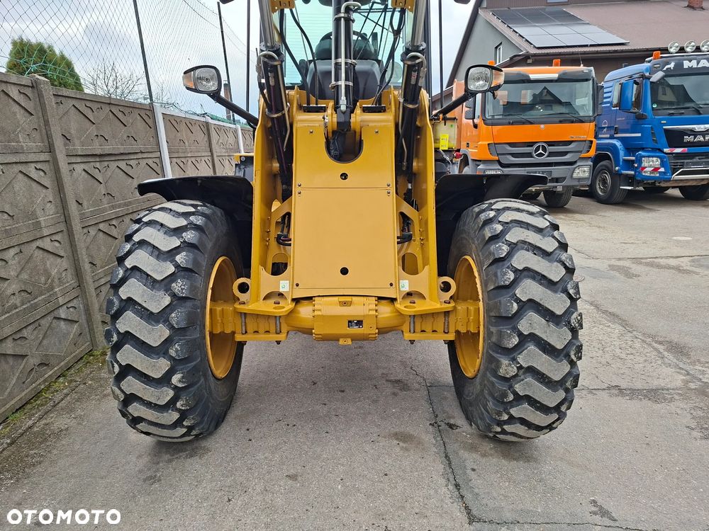 Caterpillar CAT 914 M - 18