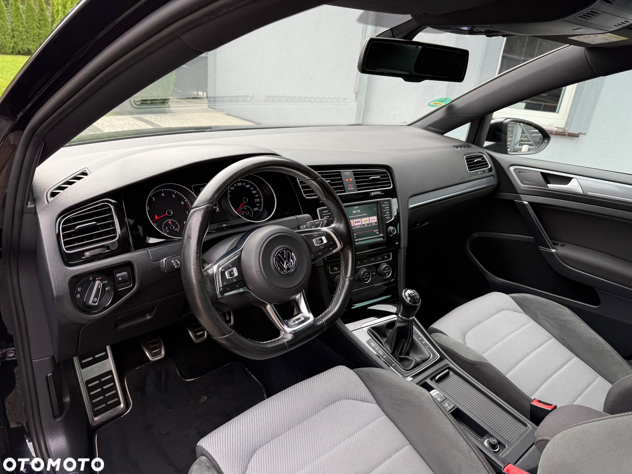 Volkswagen Golf - 10