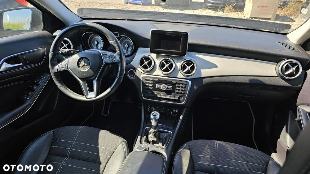 Mercedes-Benz GLA - 15