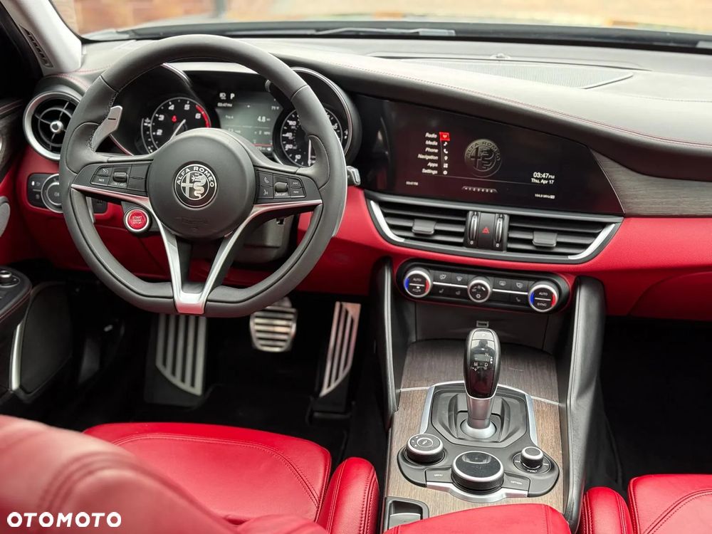 Alfa Romeo Giulia - 8