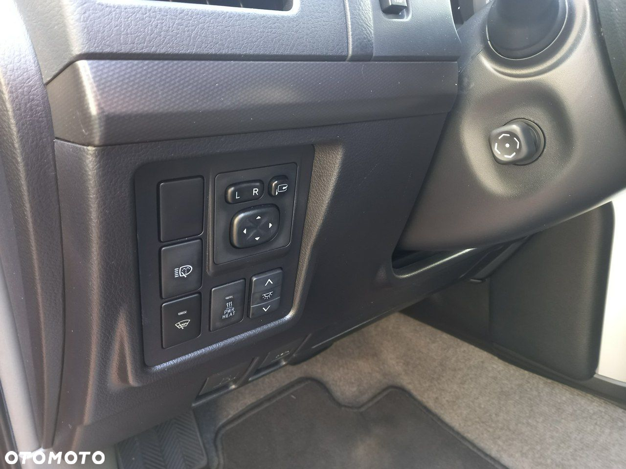 Toyota Land Cruiser - 33
