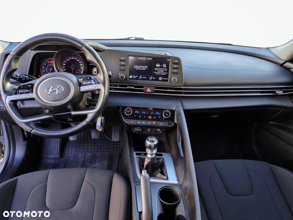 Hyundai Elantra - 22