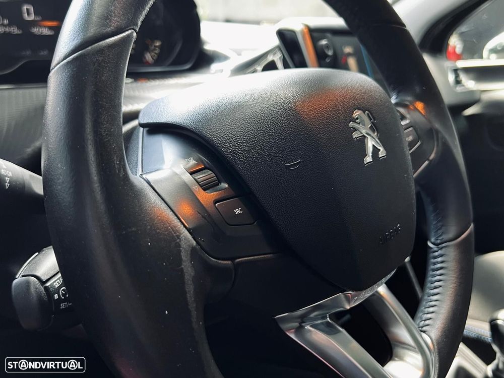 Peugeot 208 1.2 PureTech Style - 25