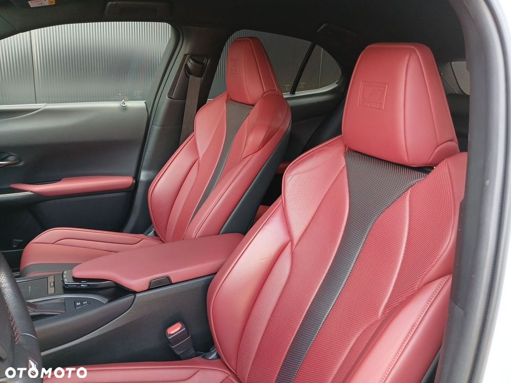 Lexus UX - 15
