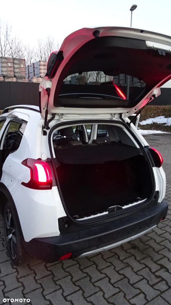 Peugeot 2008 1.2 Pure Tech GPF Allure S&S EAT6 - 30