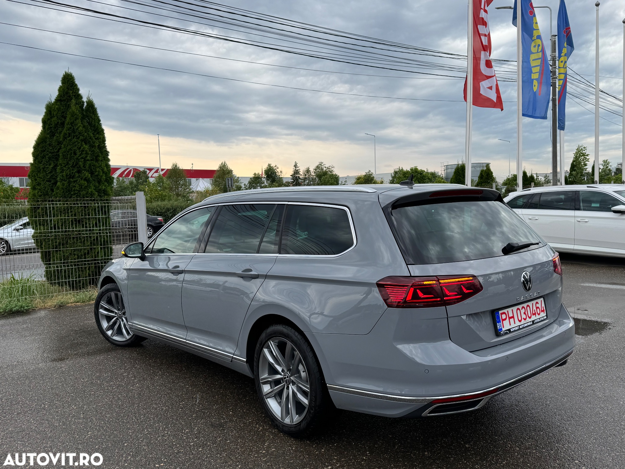 Volkswagen Passat Variant 2.0 TDI SCR DSG Elegance - 18