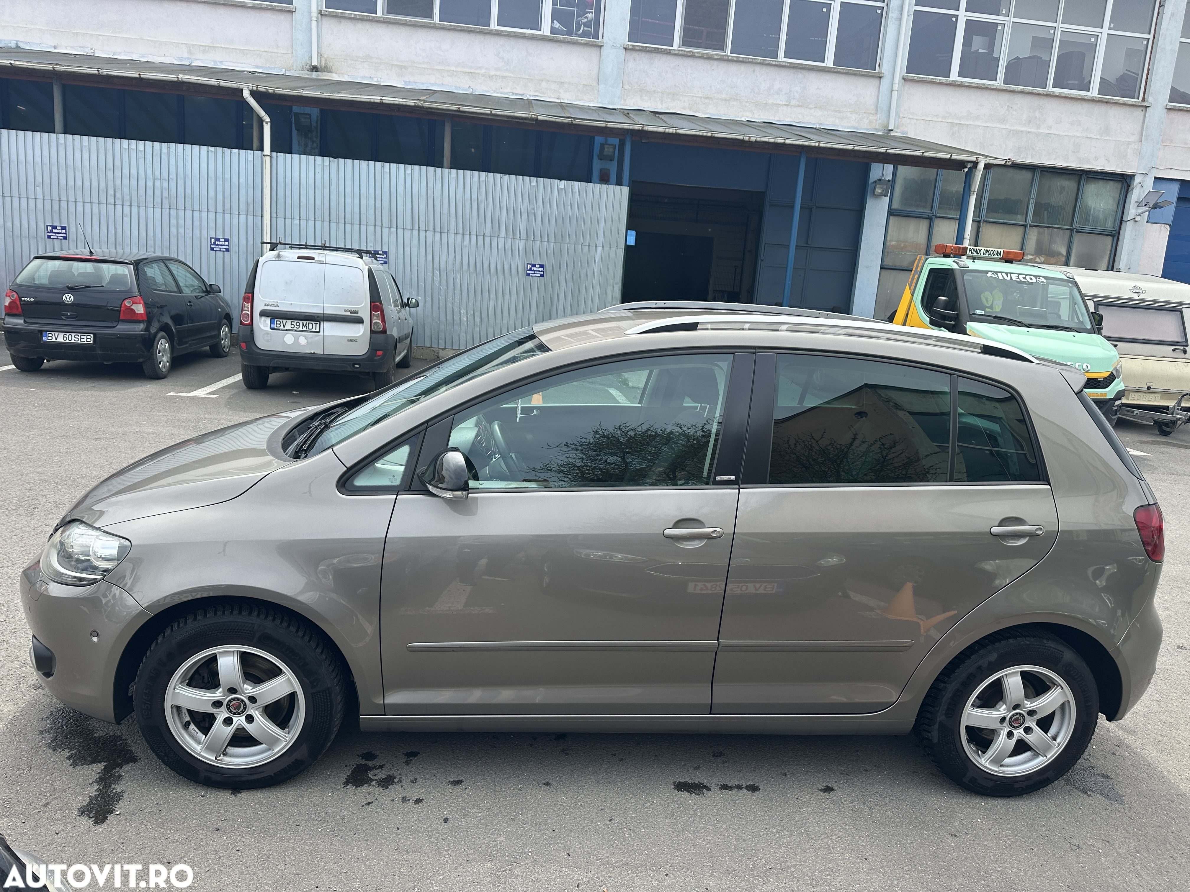 Volkswagen Golf Plus 1.6 TDI DPF Comfortline DSG - 11