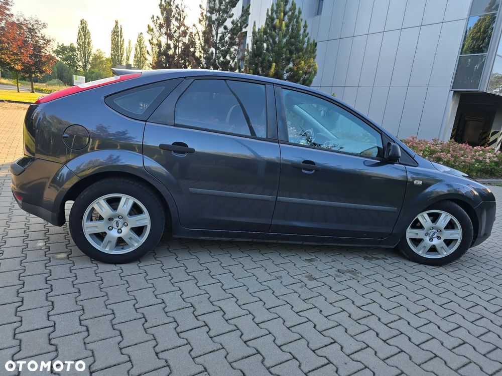 Ford Focus 1.6 Ambiente - 8
