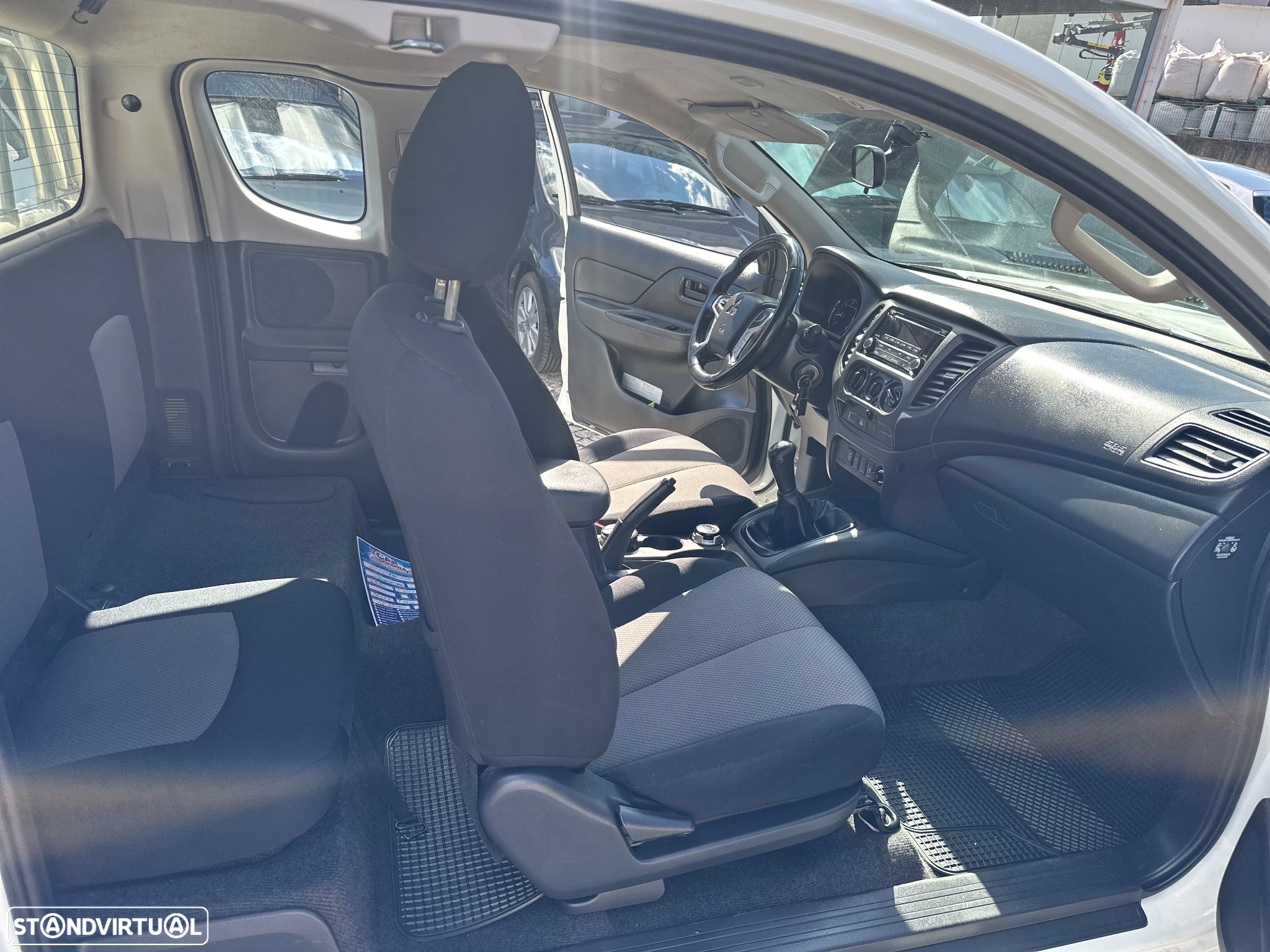 Mitsubishi L200 2.3 DI-D CD Invite Strakar Look 4WD - 16