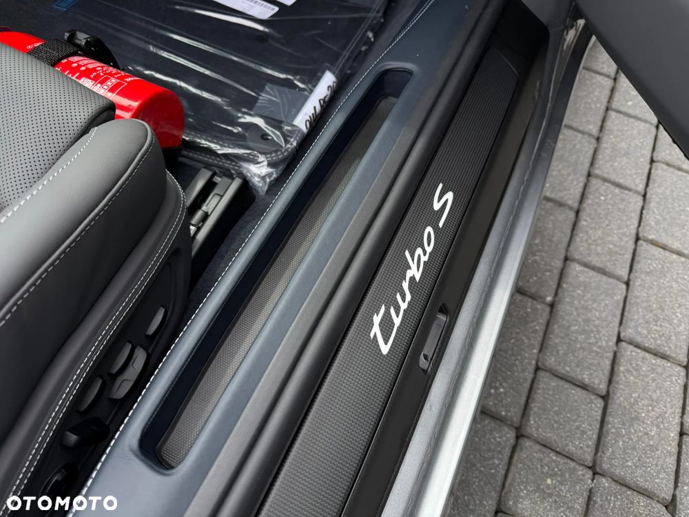 Porsche 911 Carrera Turbo S - 22
