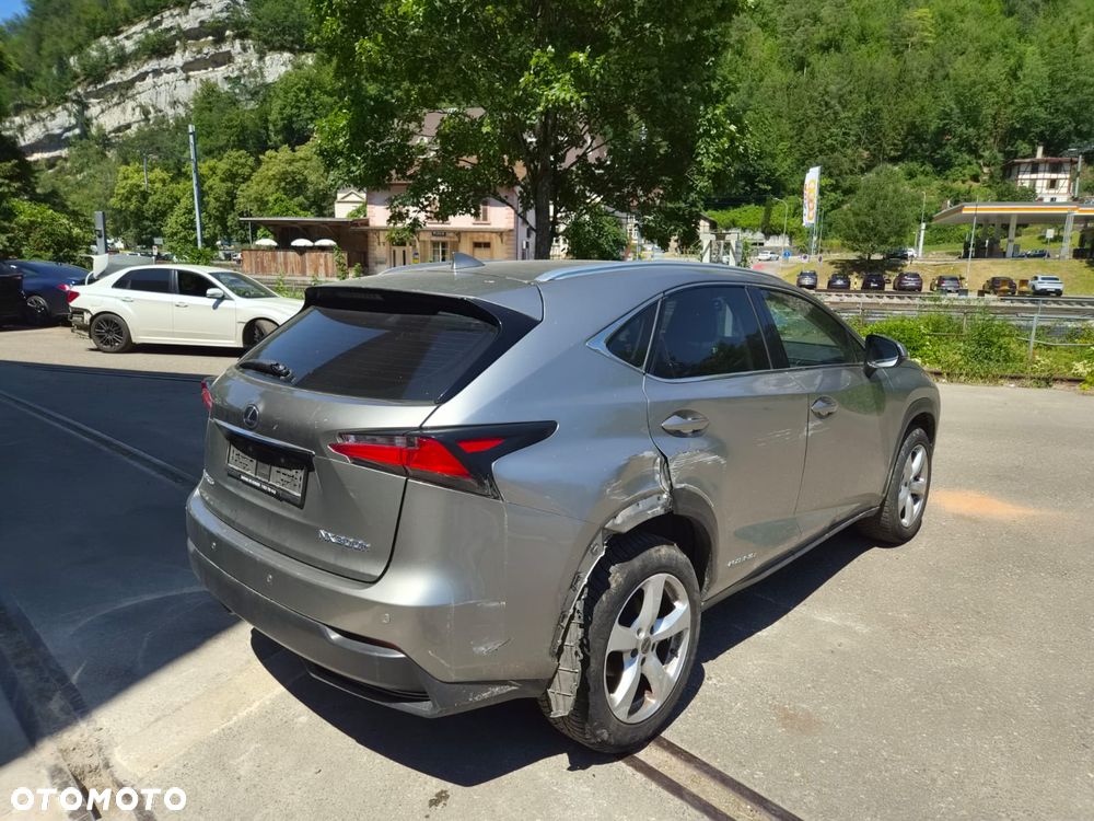 Lexus NX 300h - 8