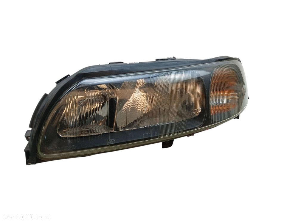 LAMPA LEWY PRZÓD VOLVO XC70 I (2000-2004) 2.4 T 200KM 8662919