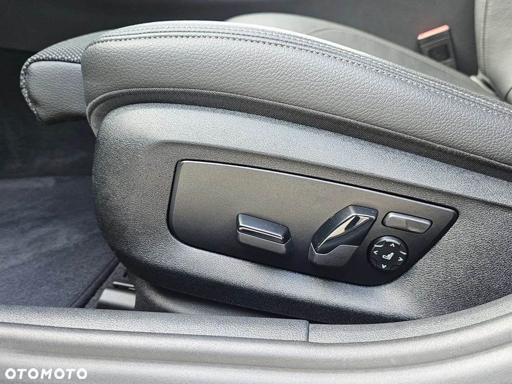 BMW Seria 5 530e iPerformance M Sport sport - 26
