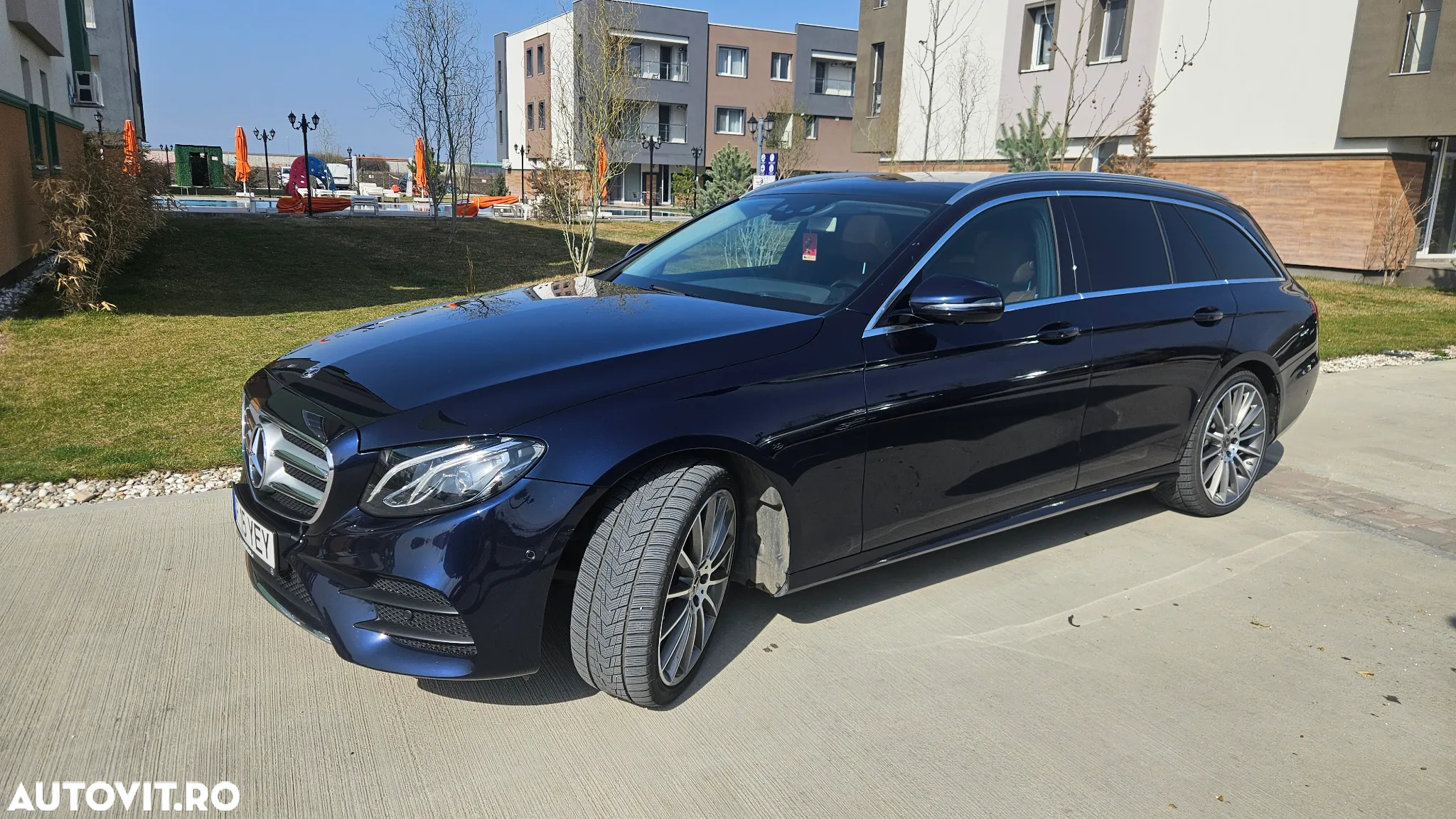 Mercedes-Benz E 220 d T 9G-TRONIC AMG Line - 3