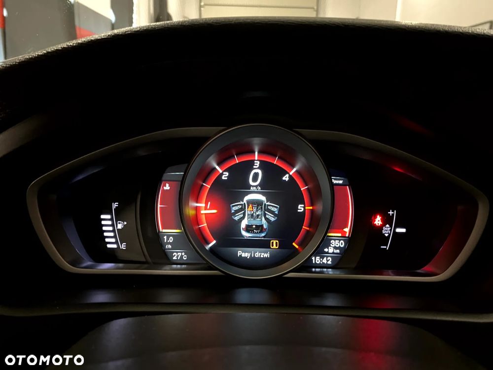 Volvo V40 D2 Drive-E SCR R-Design Momentum - 17