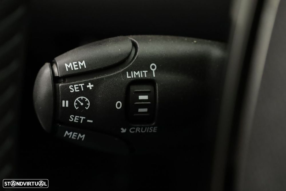 Peugeot e-208 51 kWh Allure - 18