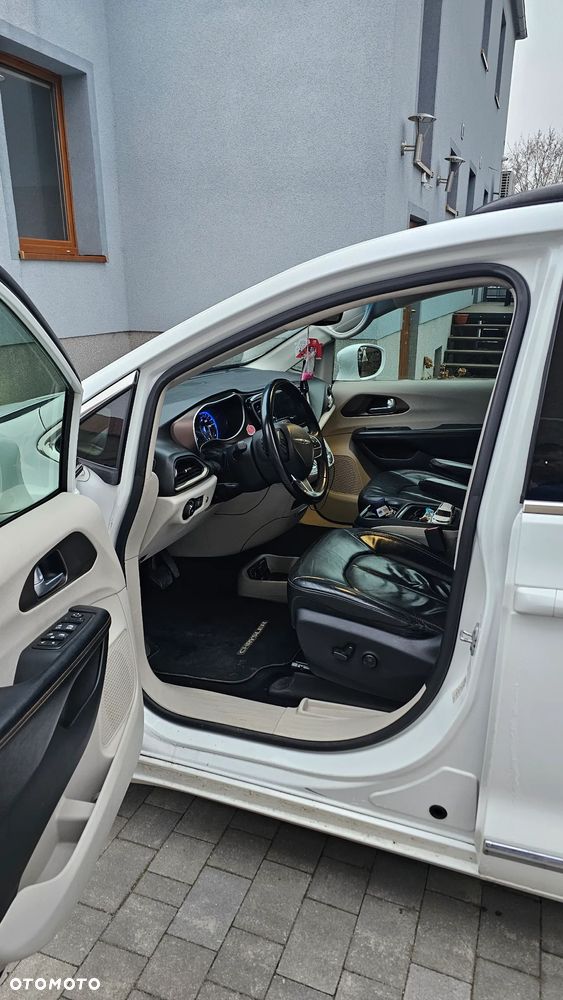 Chrysler Pacifica - 10